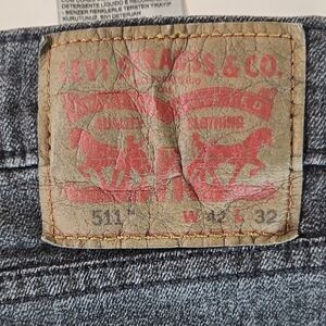 Levi's Slim Straight Jeans in Classic Blue